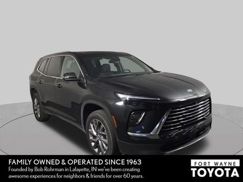 Used 2025 Buick Enclave Preferred AWD/4WD image 4