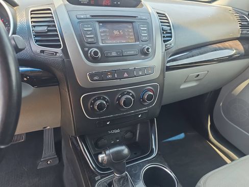 Used 2014 Kia Sorento LX AWD/4WD image 19