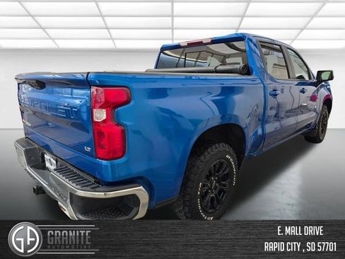 Used 2022 Chevrolet Silverado 1500 LT w/ Z71 Off-Road Package AWD/4WD image 6