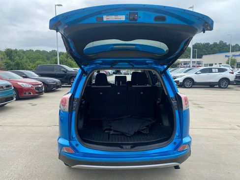 Used 2018 Toyota RAV4 XLE AWD/4WD image 18
