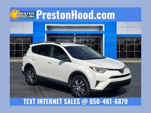 Used 2018 Toyota RAV4 LE image 1