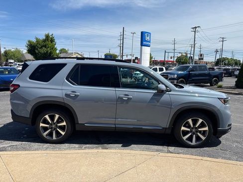 Used 2025 Honda Pilot Touring image 6