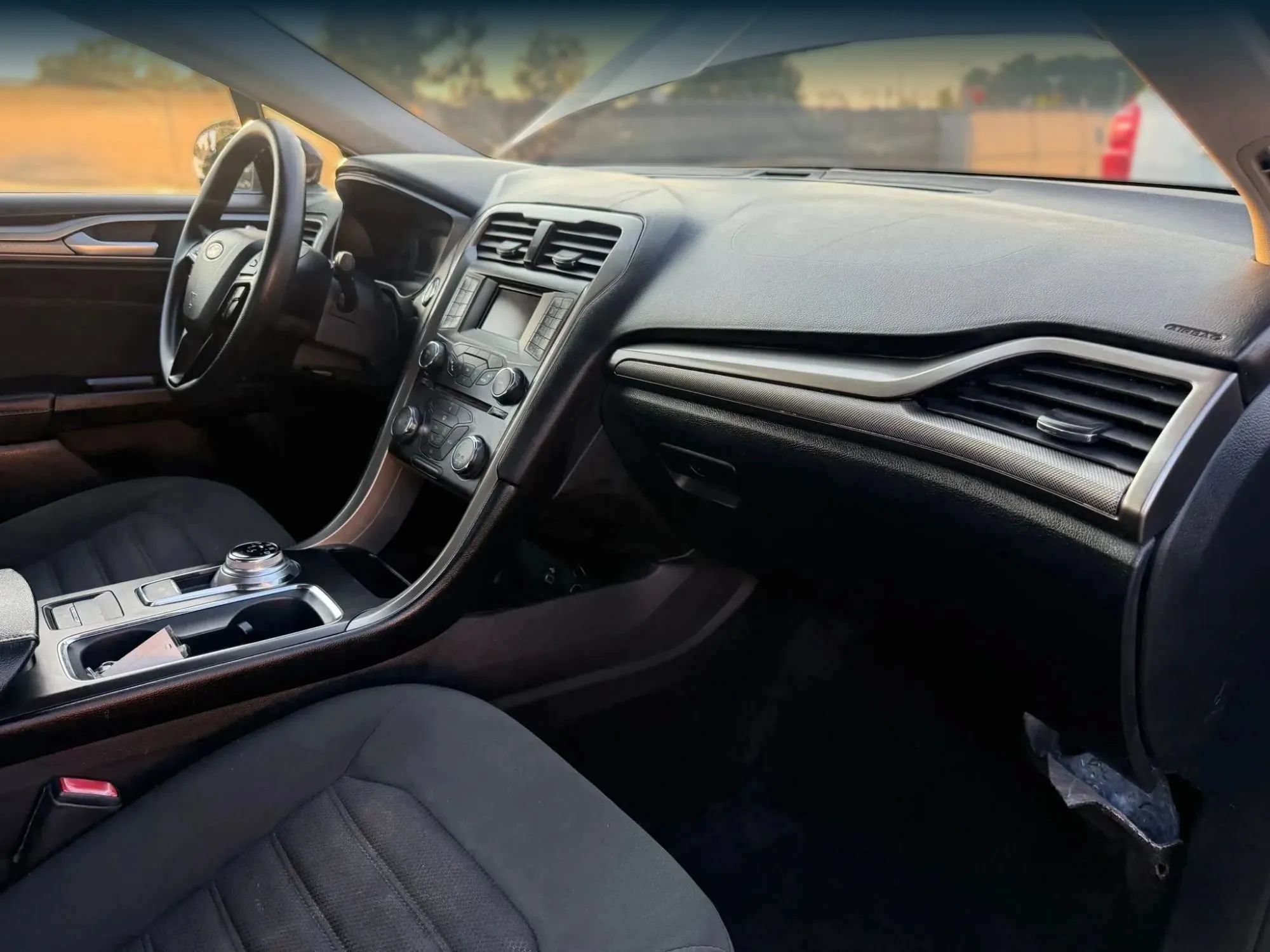 Used 2017 Ford Fusion SE FWD image 19