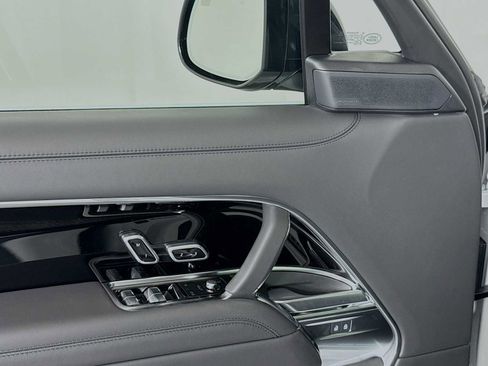 New 2025 Land Rover Range Rover SE image 18