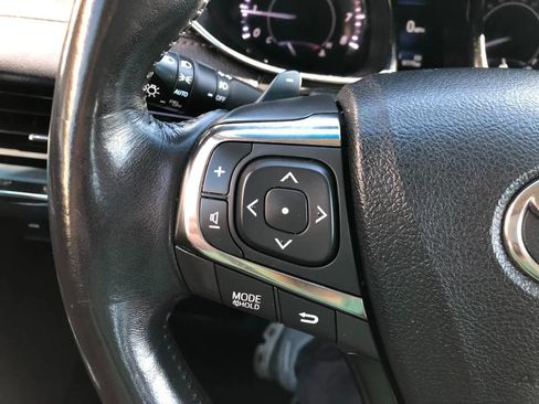 Used 2013 Toyota Avalon XLE Touring FWD image 16