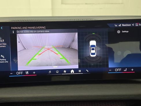New 2026 BMW 330i xDrive Sedan w/ Premium Package AWD/4WD image 18