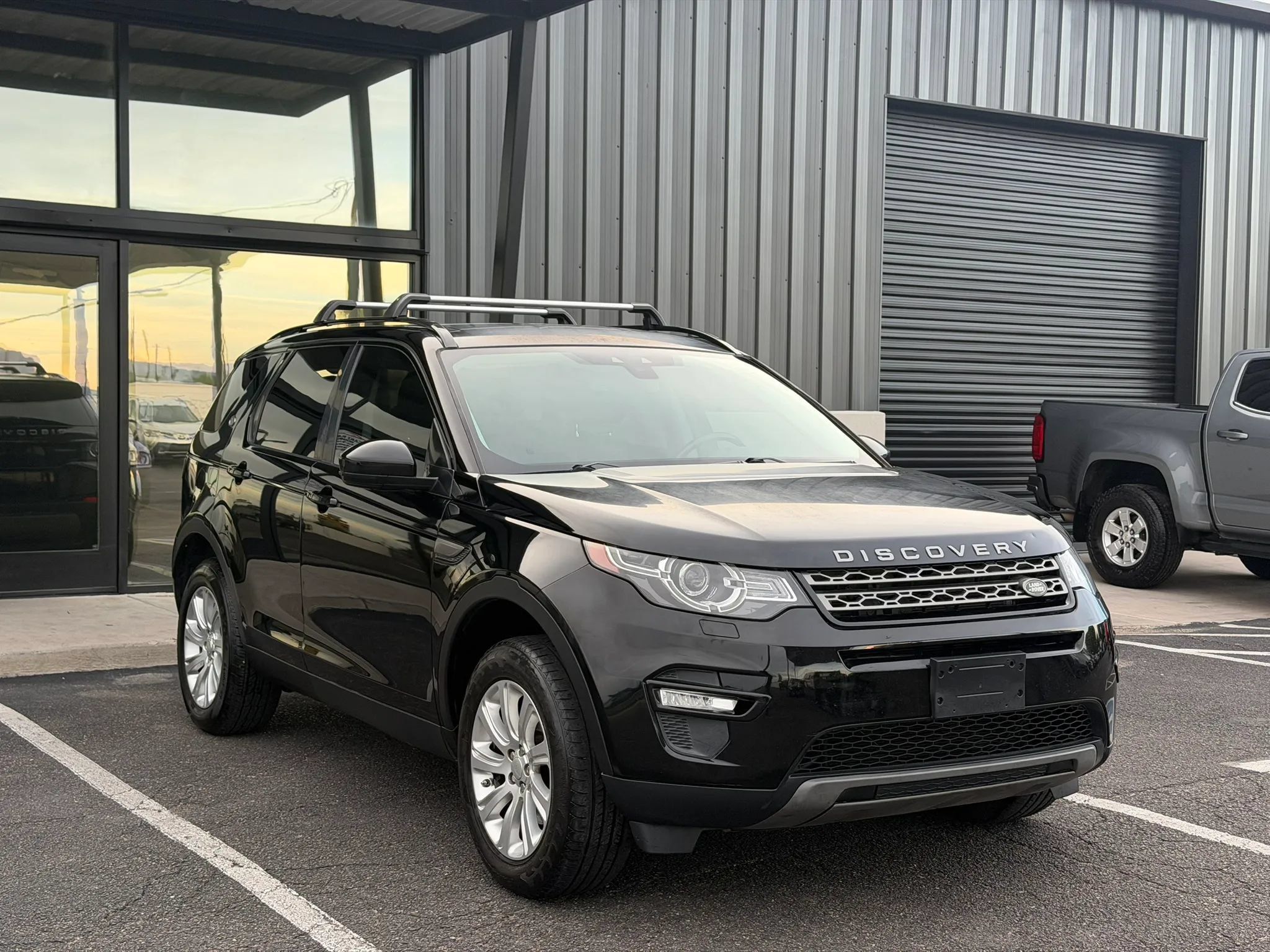 Used 2018 Land Rover Discovery Sport SE AWD/4WD image 14