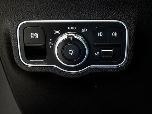 Used 2020 Mercedes-Benz GLB 250 image 39