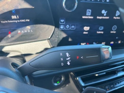 Used 2025 Chevrolet Traverse LT image 22