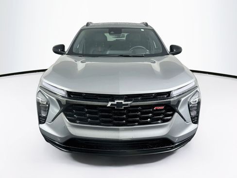 Used 2024 Chevrolet Trax RS w/ Driver Confidence Package FWD image 2