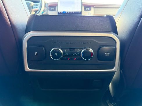 Used 2024 Ford Expedition Limited image 28