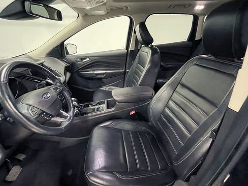 Used 2019 Ford Escape Titanium image 3