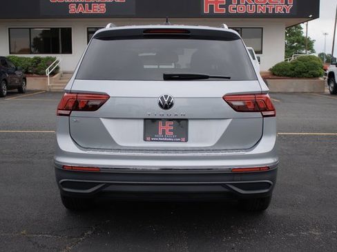 Used 2024 Volkswagen Tiguan SE image 4