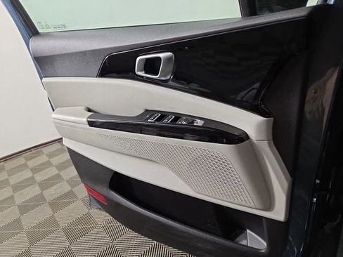 Certified 2023 Kia Carnival EX image 32