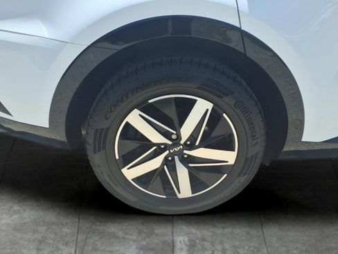 Used 2023 Kia Sorento S FWD image 20