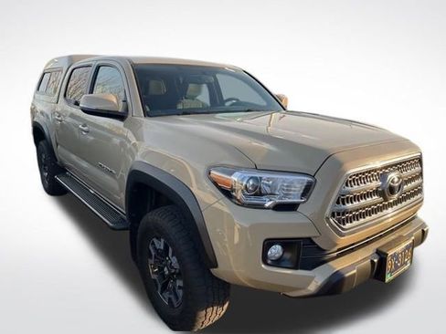 Used 2016 Toyota Tacoma TRD Off-Road image 5