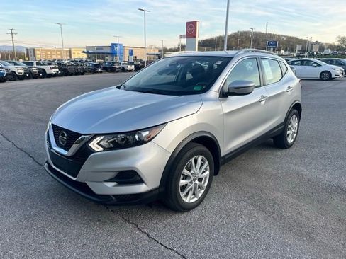 Certified 2020 Nissan Rogue Sport SV image 3