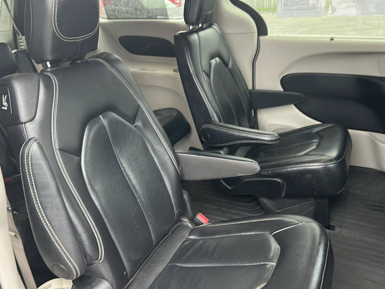 Used 2022 Chrysler Pacifica Touring-L FWD image 27