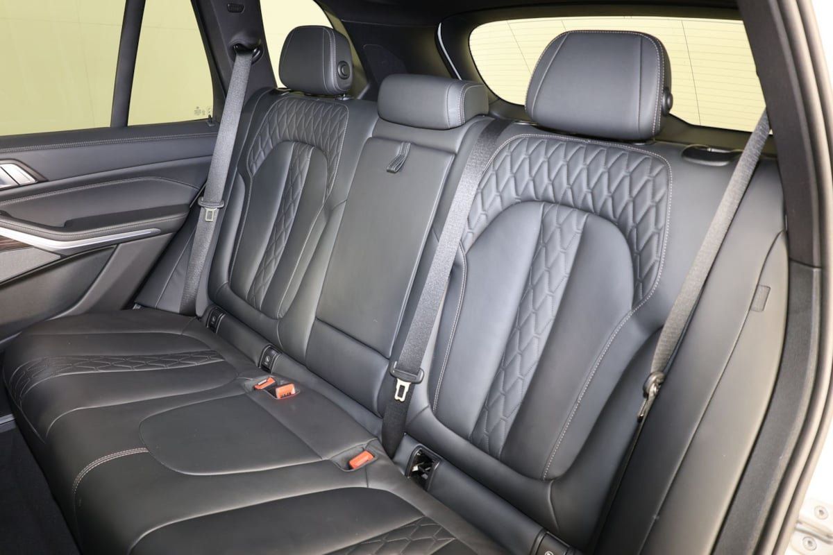 Used 2025 BMW X5 xDrive50e AWD/4WD image 11