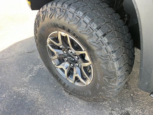 Used 2023 Chevrolet Colorado ZR2 w/ ZR2 Convenience Package III image 3