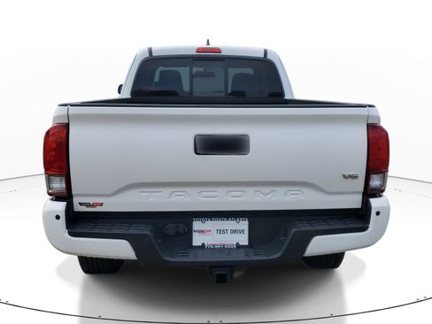 Used 2017 Toyota Tacoma TRD Sport w/ Premium & Technology Package image 5