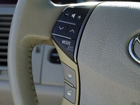 Used 2011 Toyota Avalon FWD image 34