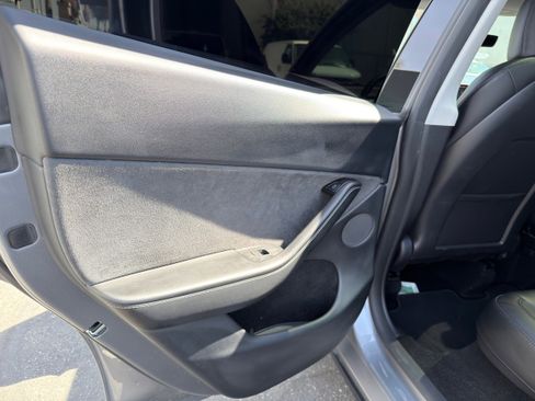 Used 2024 Tesla Model Y Performance image 18