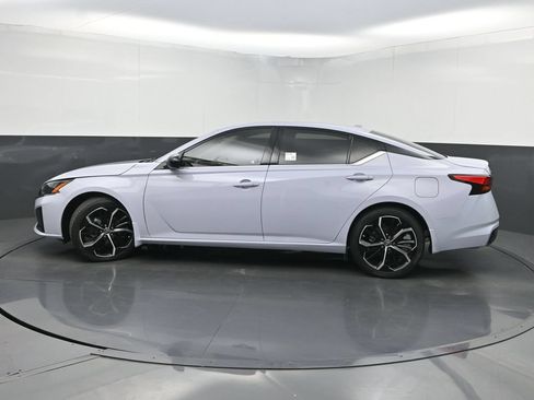 Used 2023 Nissan Altima 2.5 SR FWD image 38
