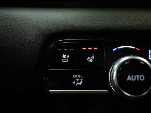 Used 2025 Honda Pilot Black Edition image 27