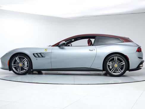 Certified 2018 Ferrari GTC4Lusso image 2