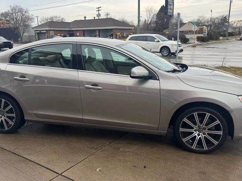 Used 2016 Volvo S60 T5 Inscription Platinum w/ Climate Package image 6