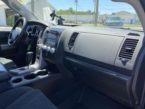 Used 2011 Toyota Tundra 4x4 CrewMax w/ SR5 Pkg image 27