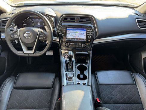 Used 2018 Nissan Maxima SR image 2