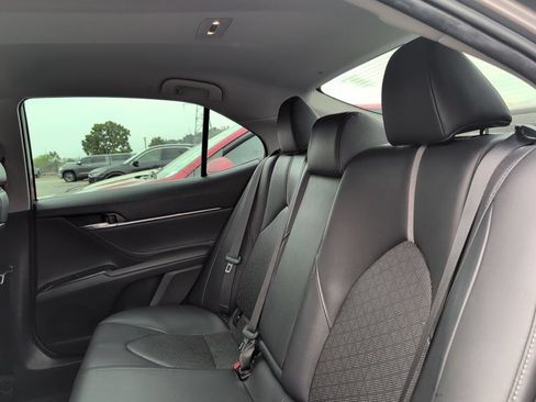 Used 2018 Toyota Camry XSE FWD image 11