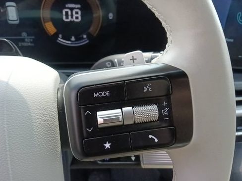 Used 2025 Hyundai Santa Fe SEL FWD image 19