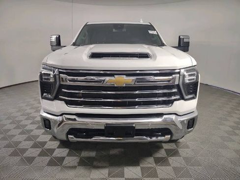 Used 2024 Chevrolet Silverado 2500 LTZ w/ LTZ Plus Package AWD/4WD image 2