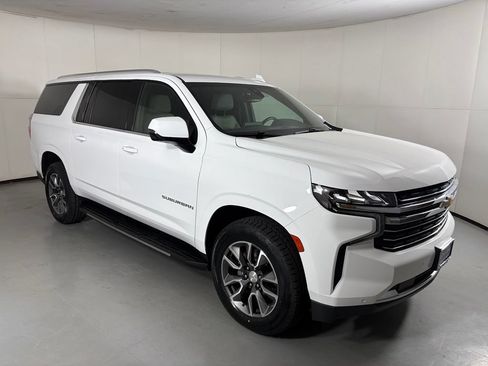 Used 2021 Chevrolet Suburban LT w/ Luxury Package AWD/4WD image 2