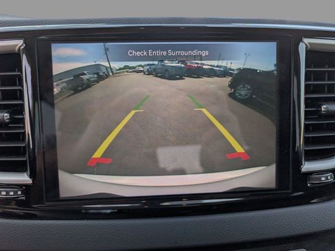 Used 2024 Chrysler Pacifica Touring-L FWD image 16