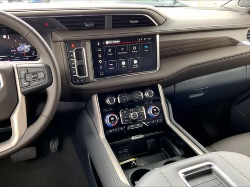 Used 2024 GMC Yukon XL Denali AWD/4WD image 7