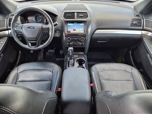 Used 2018 Ford Explorer XLT w/ Equipment Group 202A AWD/4WD image 18