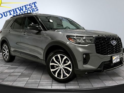 Used 2025 Ford Explorer ST-Line AWD/4WD image 3
