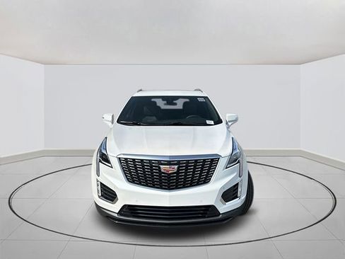 New 2025 Cadillac XT5 Luxury image 2