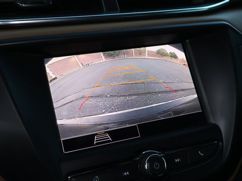 Used 2021 Chevrolet TrailBlazer ACTIV w/ Driver Confidence Package FWD image 5