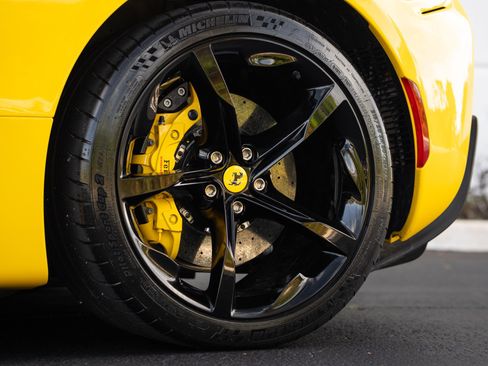 Used 2025 Ferrari SF90 Spider image 33