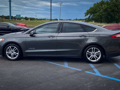 Used 2016 Ford Fusion SE FWD image 8