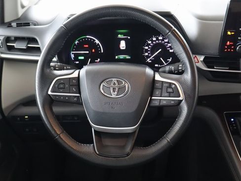 Used 2021 Toyota Sienna XLE image 23