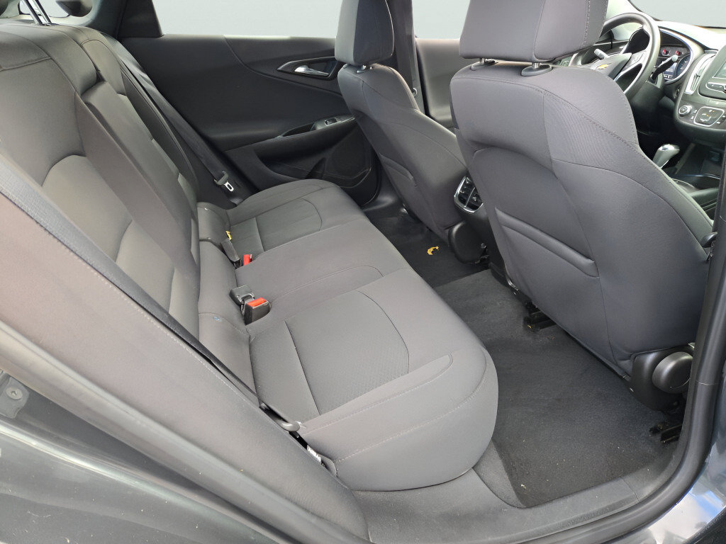 Used 2017 Chevrolet Malibu LT FWD image 11