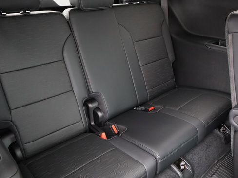 Certified 2026 Buick Enclave Sport Touring w/ Power Package image 31