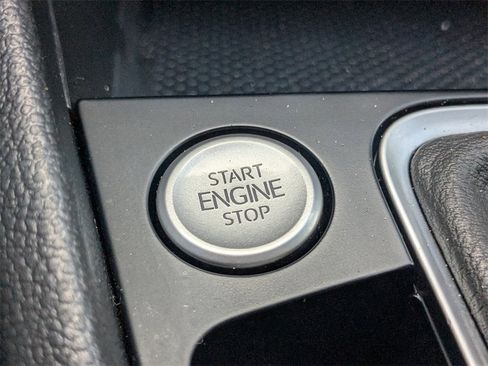 Used 2024 Volkswagen Jetta SE image 29