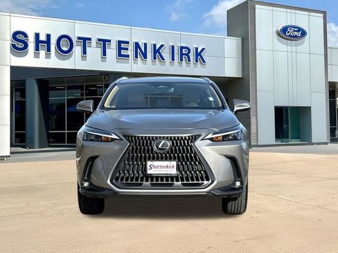 Used 2025 Lexus NX 250 FWD image 2